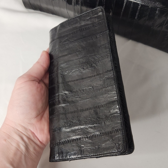 VNTG. GENUINE EEL SKIN SHOULDER BAG & MATCHING BIFOLD WALLET - Picture 7 of 13